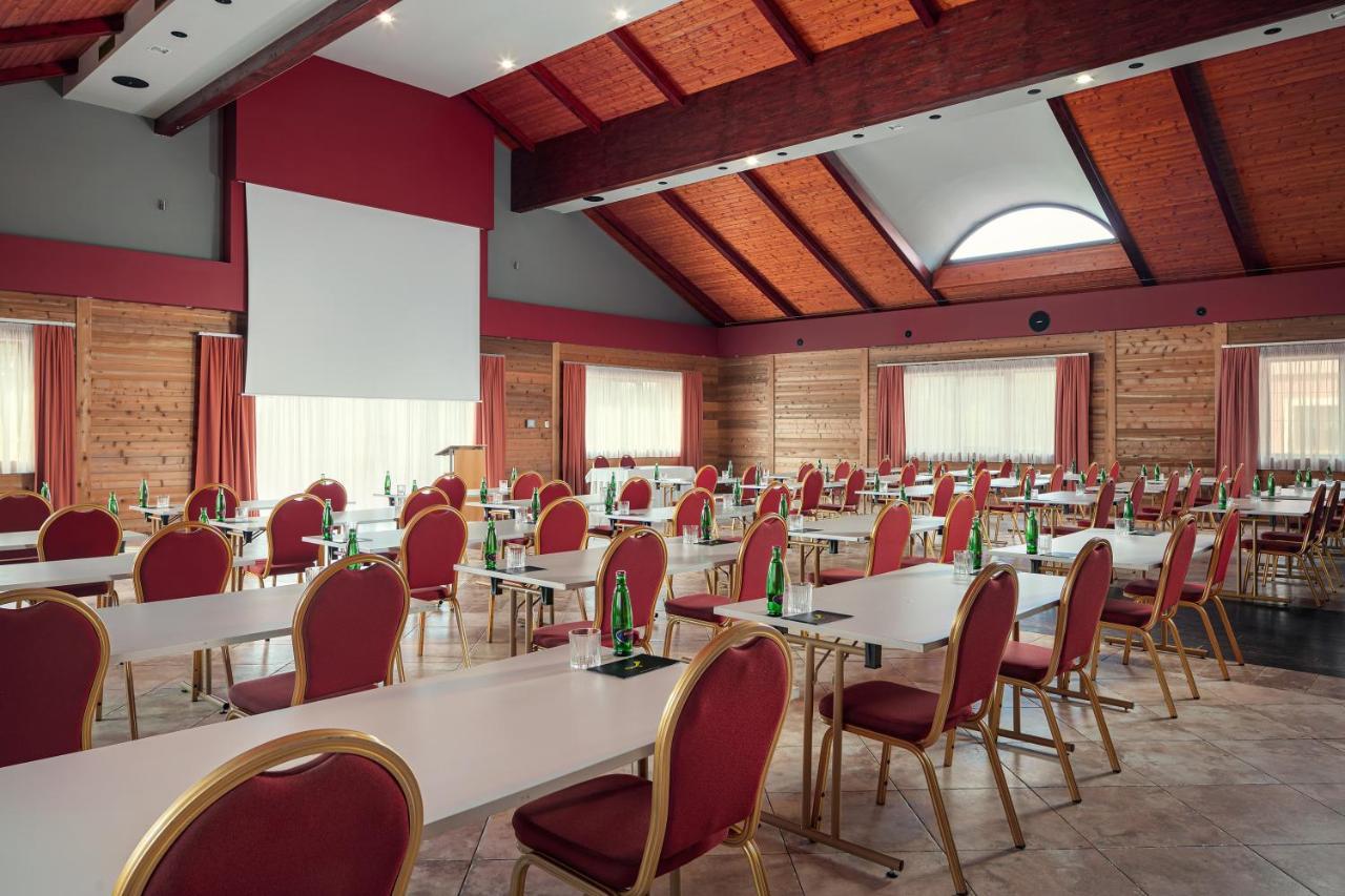 Golf&Spa Kunětická Hora Dritec Exterior foto
